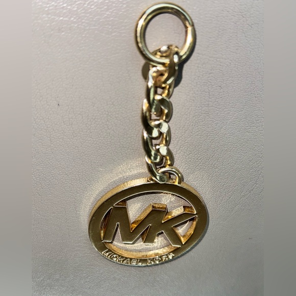 Michael Kors Gold Tone Bag Charm Hang Tag - Picture 4 of 14